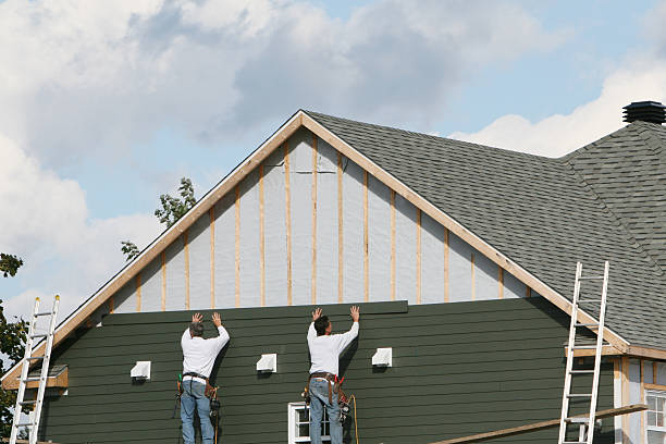 Professional Vinyl Siding technician working in Montgomery, TX